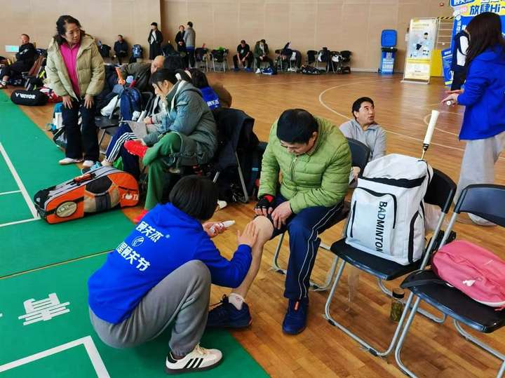 九游娱乐顾关杰助力羽毛球赛事推动科学运动理念共筑健康未来！(图2)