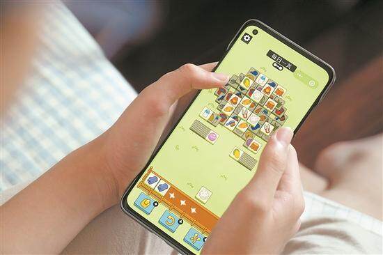 九游娱乐游戏世界“赛博打工人”月入过万的背后极致的内卷与暗流汹涌的行业生态(图2)