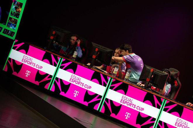 九游娱乐LOL推出官方女子赛事今秋在欧洲试运营(图3)