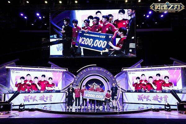 九游娱乐破界新生！WDG五局鏖战登顶HEL夏决玩家热梗“三年级打英魂”引爆十年情怀(图2)