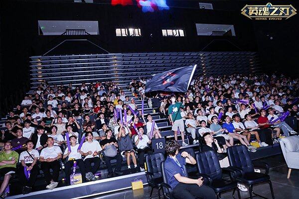 九游娱乐破界新生！WDG五局鏖战登顶HEL夏决玩家热梗“三年级打英魂”引爆十年情怀(图9)