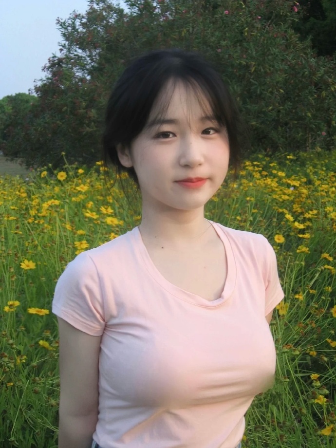 九游娱乐女生喊疼男生越往里塞的游戏(图1)