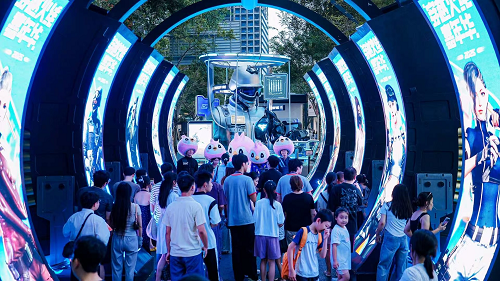 九游娱乐游戏+科技+文旅2025穿越火线IP嘉年华携手深圳打造前沿国潮体验(图1)