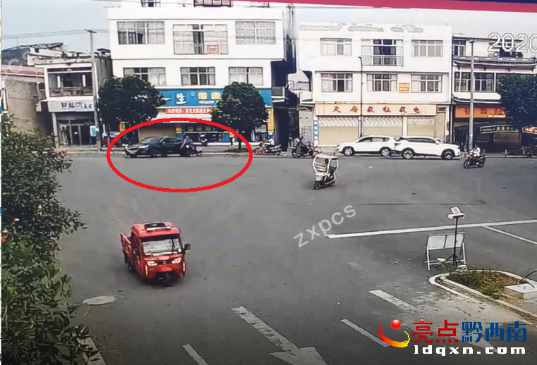 贞丰：转弯遇上直行 两车路口“抢”行出事故九游娱乐(图4)